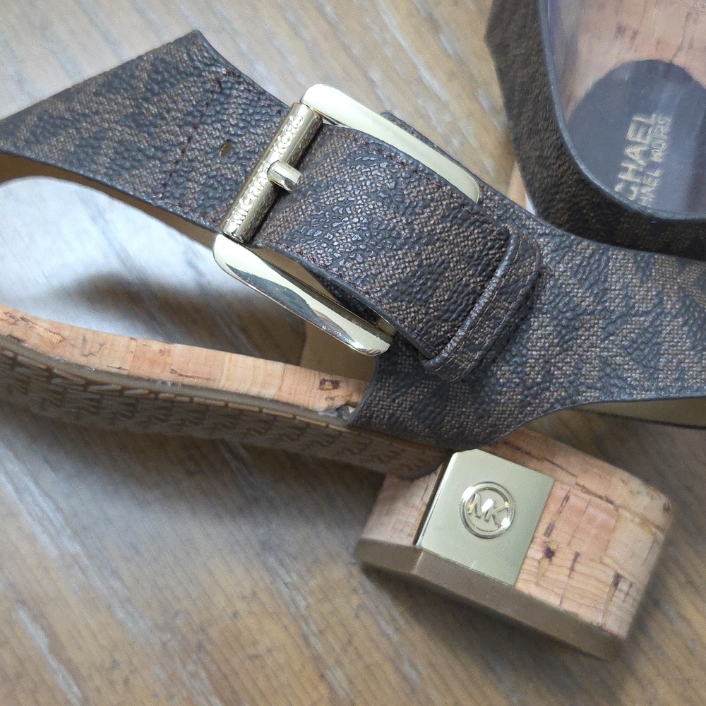 Michael Kors London Thong Style Sandals, Signature Logo Print, Size 6.5 - Picture 8 of 9